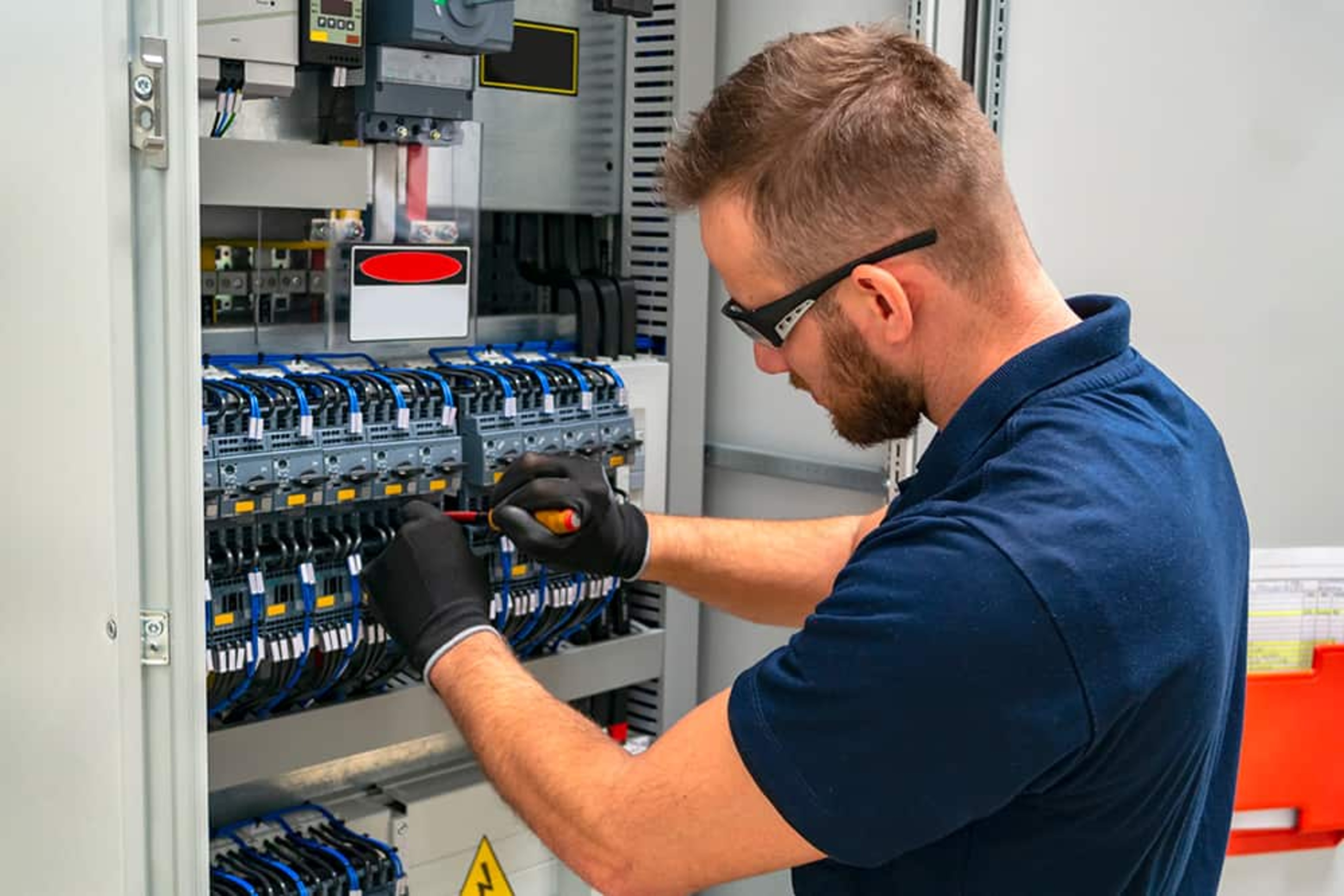Elektriker (m/w/d) bei Döllgast Elektroanlagen Partnach GmbH & Co. KG in Garmisch-Partenkirchen