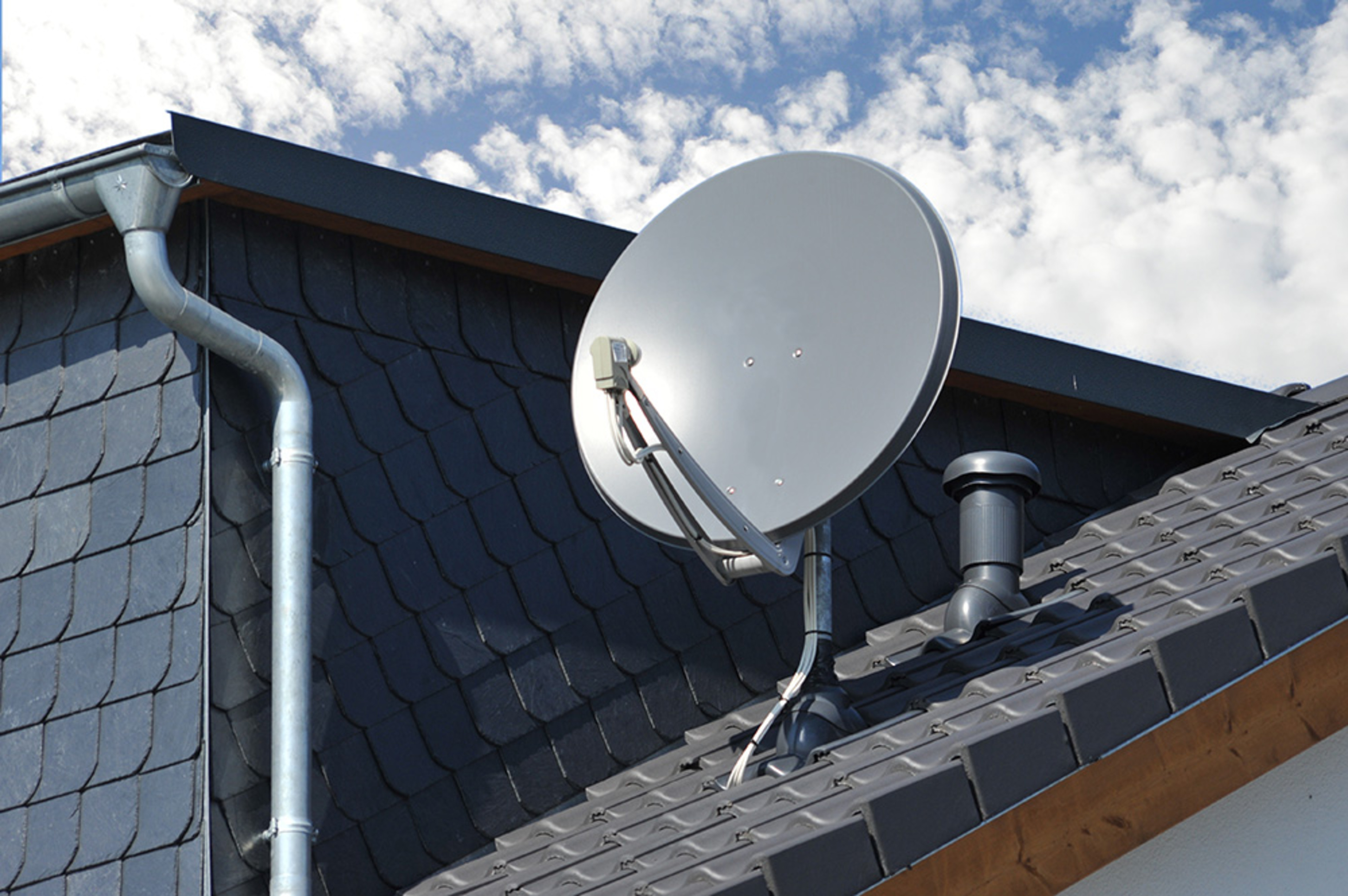 TV-Empfang bei Döllgast Elektroanlagen Partnach GmbH & Co. KG in Garmisch-Partenkirchen