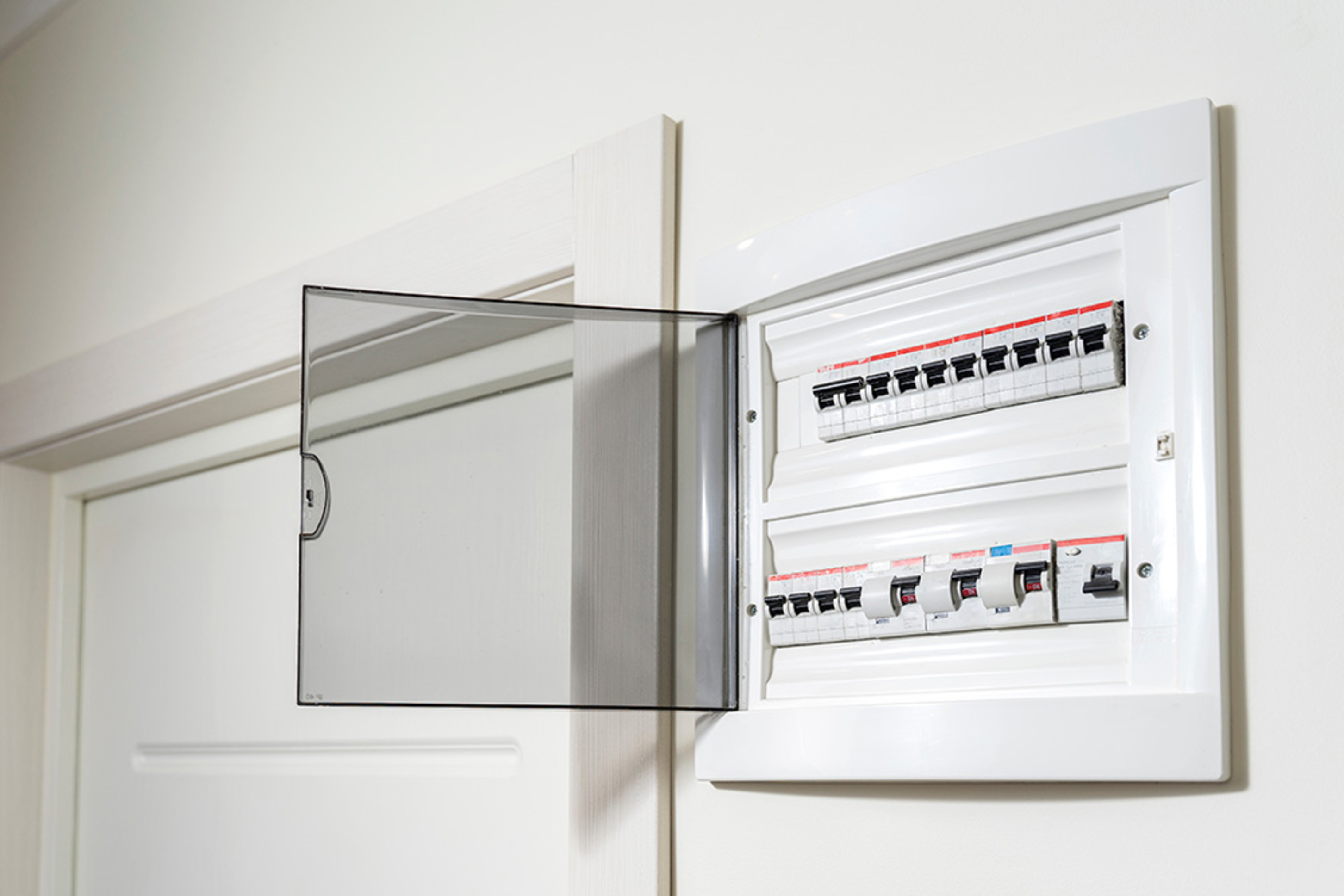 Über&shy;spannungs&shy;schutz bei Döllgast Elektroanlagen Partnach GmbH & Co. KG in Garmisch-Partenkirchen