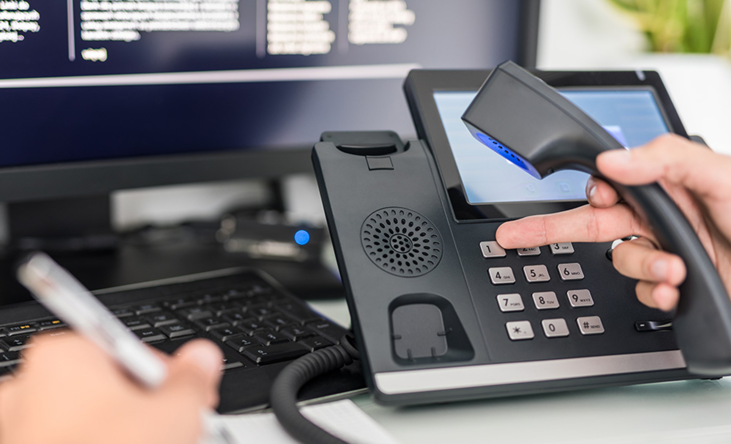 Telefon&shy;anlagen bei Döllgast Elektroanlagen Partnach GmbH & Co. KG in Garmisch-Partenkirchen
